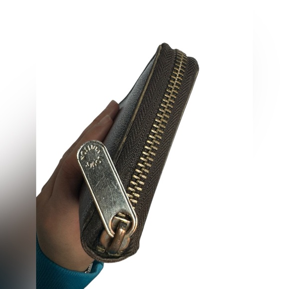 LOUIS VUITTON
Monogram Zippy Wallet - Picture 4 of 11